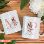 Taza personalizada con Inicial de flores rosa y Nombre para Bautizo y Primera Comunion