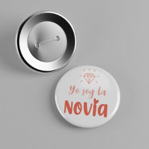 chapa-redonda-personalizada-con-alfiler-para-despedidas-de-boda