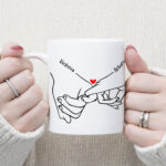Taza personalizada con manos entrelazadas