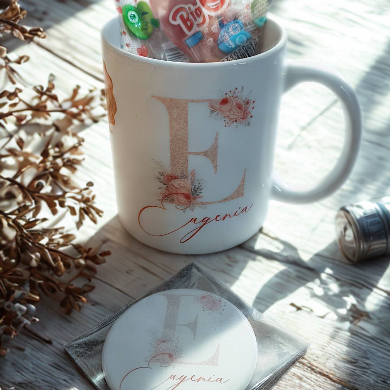 Taza personalizada + Chapa iman nevera con inicial