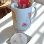 Taza personalizada + Chapa iman nevera con inicial 2