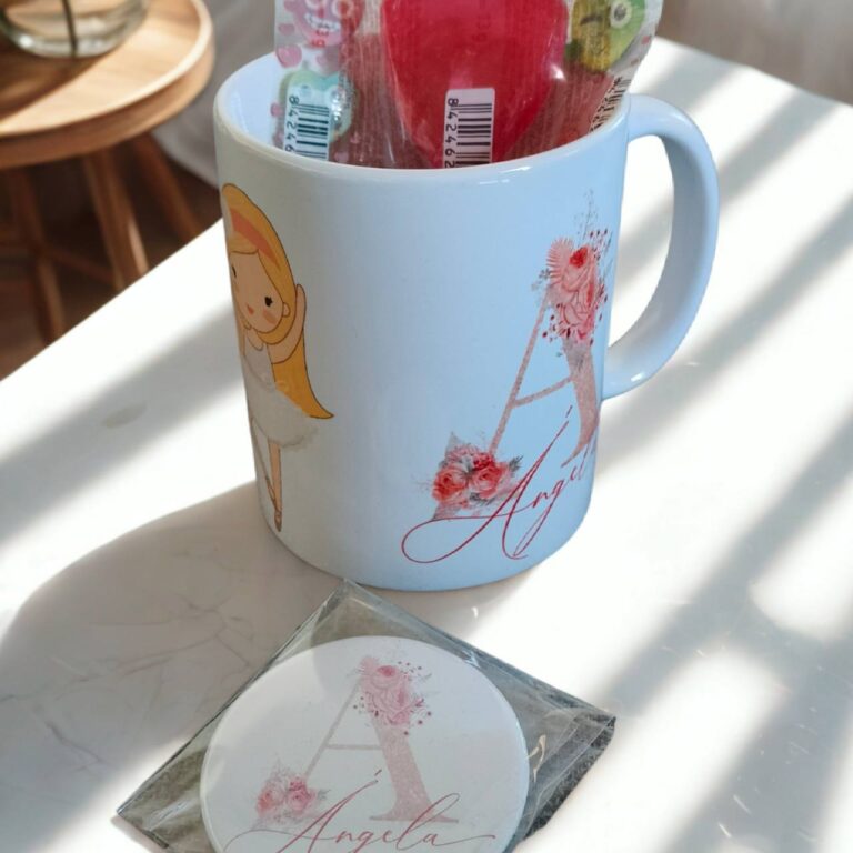 Taza personalizada + Chapa iman nevera con inicial 2