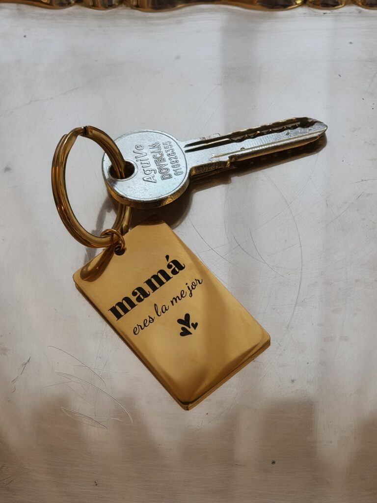 Llavero de metal personalizado con láser