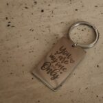 Llavero de metal personalizado con láser 2