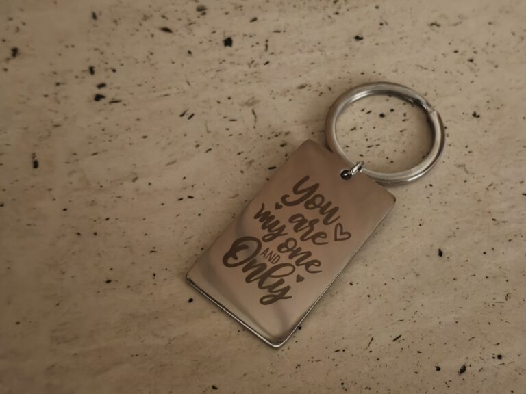 Llavero de metal personalizado con láser 2