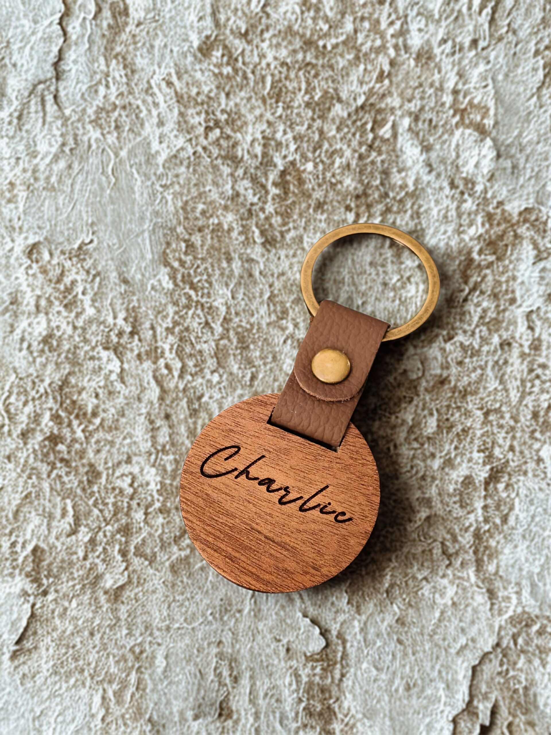 Foto Original llaveros madera cerezo personalizados